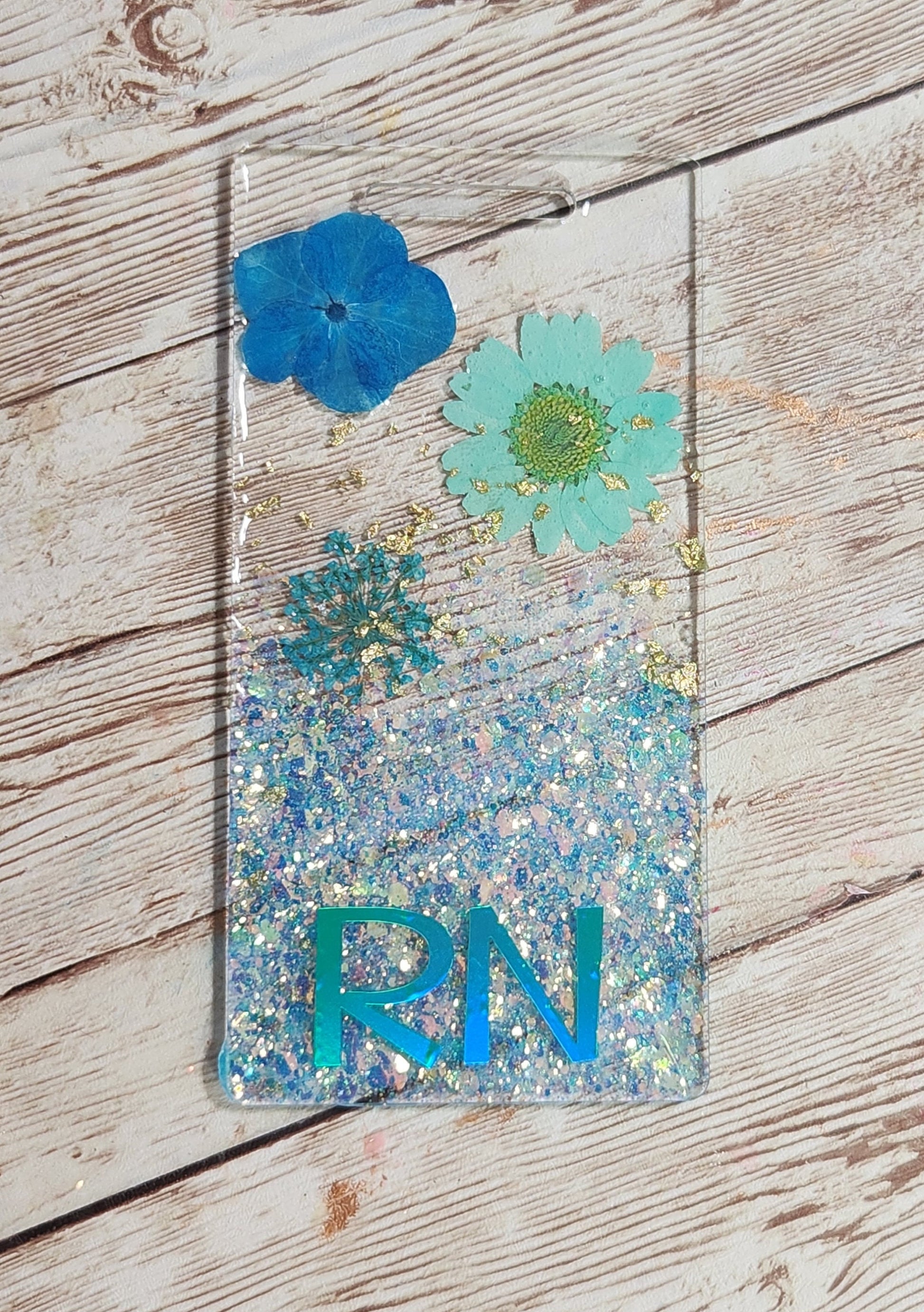 Pressed Flowers Vertical Glitter Badge Buddy for Medical Professionals. Nurse Badge Buddy. Acrylic & Resin Glitter Badge Buddy - Glamorous Beauty & Boutique